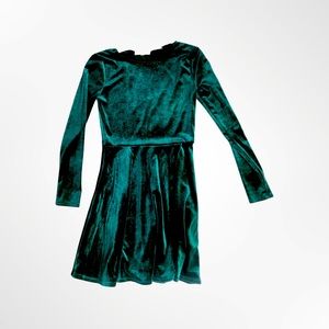 Perfect for the holidays! Green velvet dress, XS.